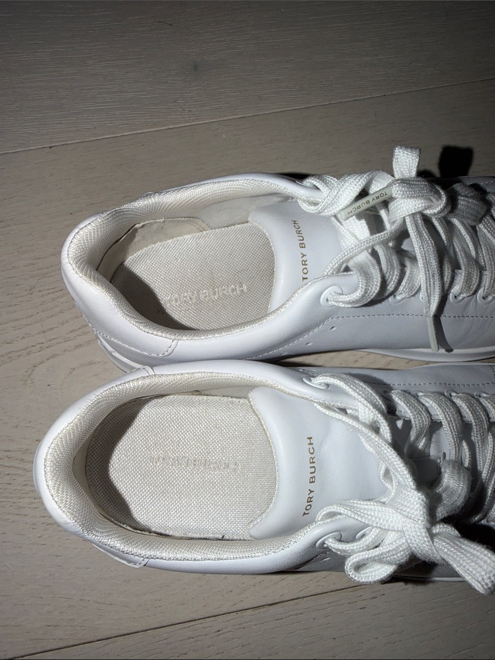 Tory Burch Howell Sneakers Size 7.5 M White Gold Logo Casual Classic Comfy - Picture 7 of 10